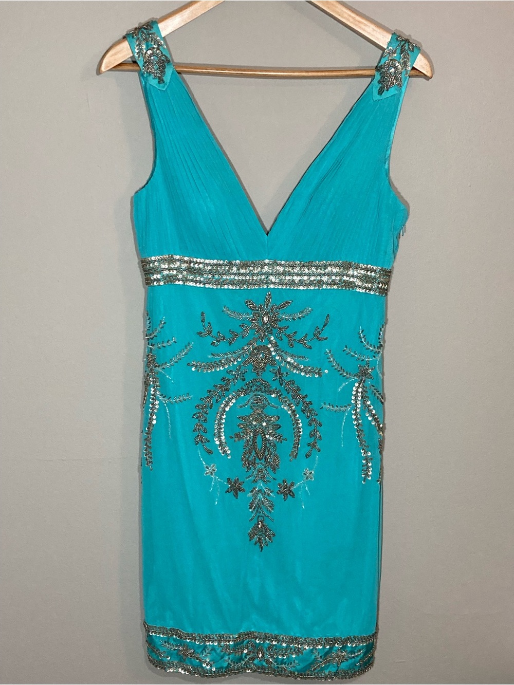 Sue Wong Aqua Sequin Bead Embellished V-Neck Cocktail Dress